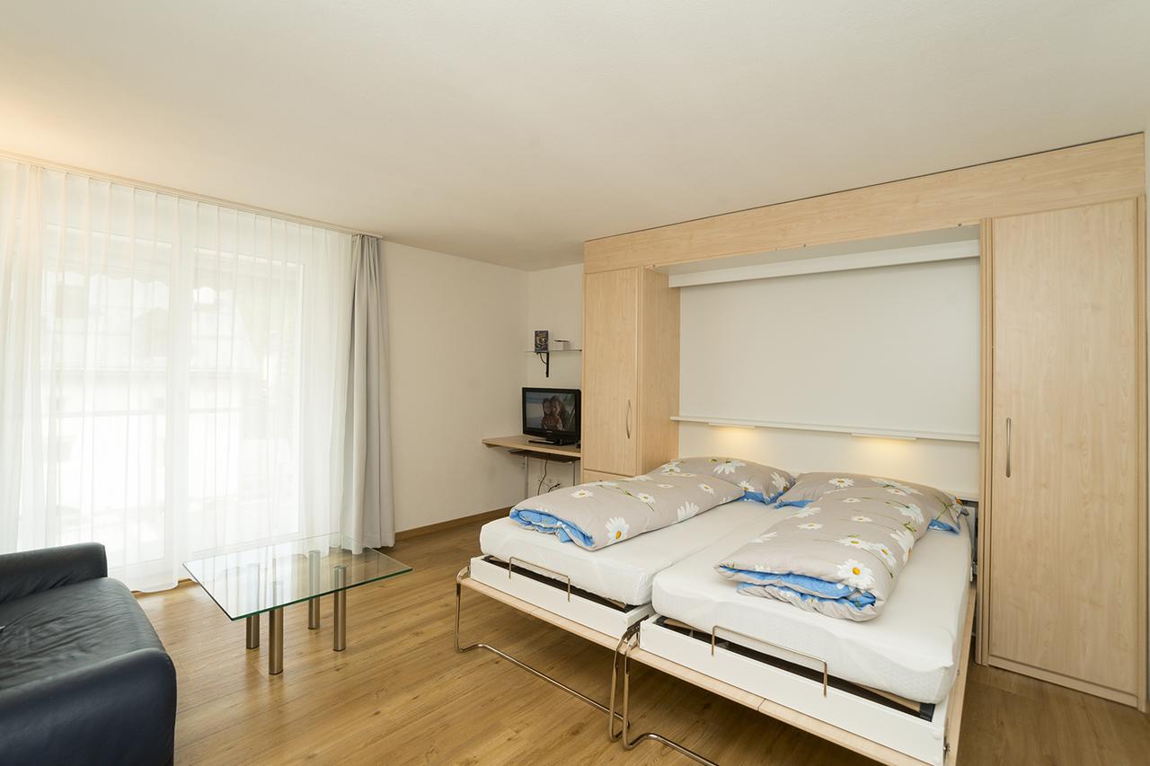 Chesa Quadrella Zimmer Mit Kuechenzeile Inklusive Bergbahnen Im Sommer-Ausser Studio Pontresina Exterior photo